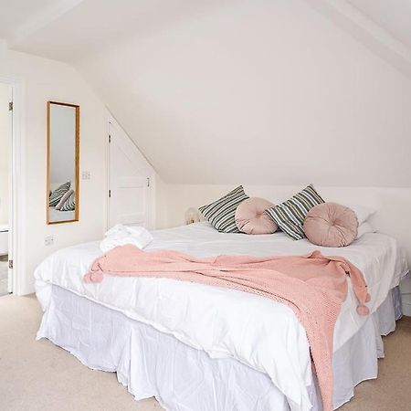 Spacious 2 Bedroom House With Stunning Views Bath Exterior photo
